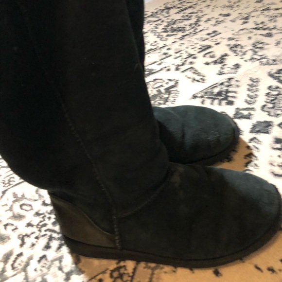 Black UGGS size 9 - Picture 2 of 7